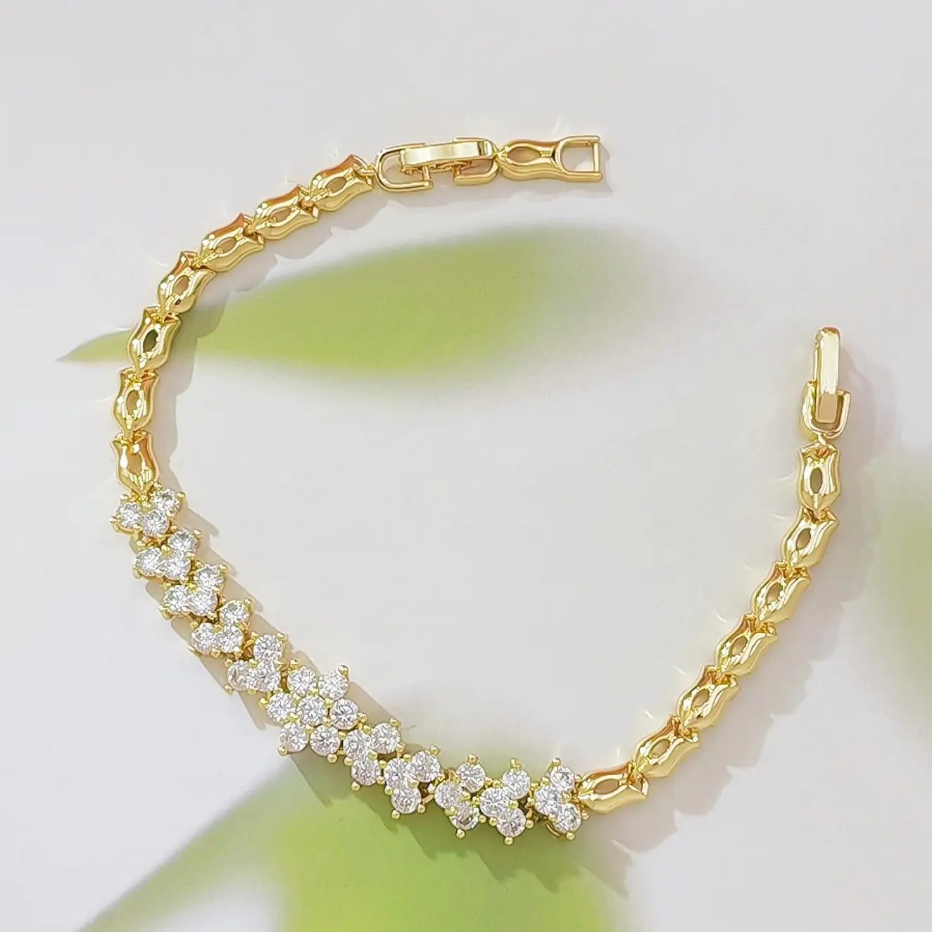 Women's Luxury Gradient Sparkling Rhinestone Cluster Bracelet - Gold-Plated Hollow Link Plain Chain Female Chain Jewelry Bracelets & Bangles for Wedding, Dating
