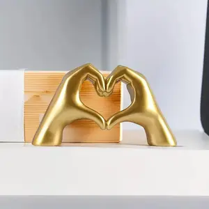 Creative Heart Shaped Hand Gesture Statue, Decorative Sculptures, 1 Count Exquisite Modern Desktop Ornament, Decorative Figurine for Home Office Desktop Bookshelf Wine Cabinet Display, Decoration, Design