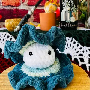 Mother Of Pearl Crochet Buddie With Removable White Pearl