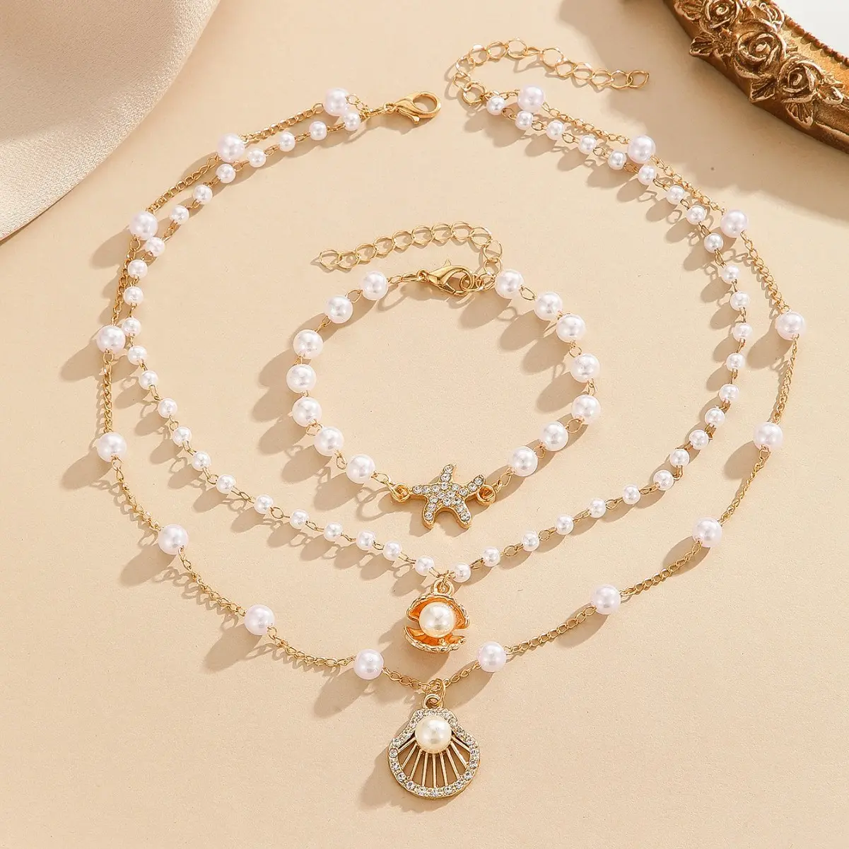 Women's punk style heart-shaped necklace and bead necklace, stackable collarbone chain, multi-layer necklace, fashionable buckle design matching necklace, fashionable full set jewelry as a gift for girlfriends, exquisite jewelry Women's punk style heart-shaped necklace and bead necklace, stackable collarbone chain, multi-layer necklace, fashionable buckle design matching necklace, fashionable full set jewelry as a gift for girlfriends, exquisite jewelry