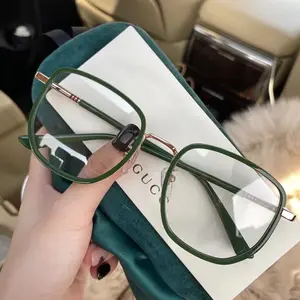 Green-framed ultra-light anti-blue light anti-radiation glasses, trendy anti-blue light glasses for a natural look sunglasses