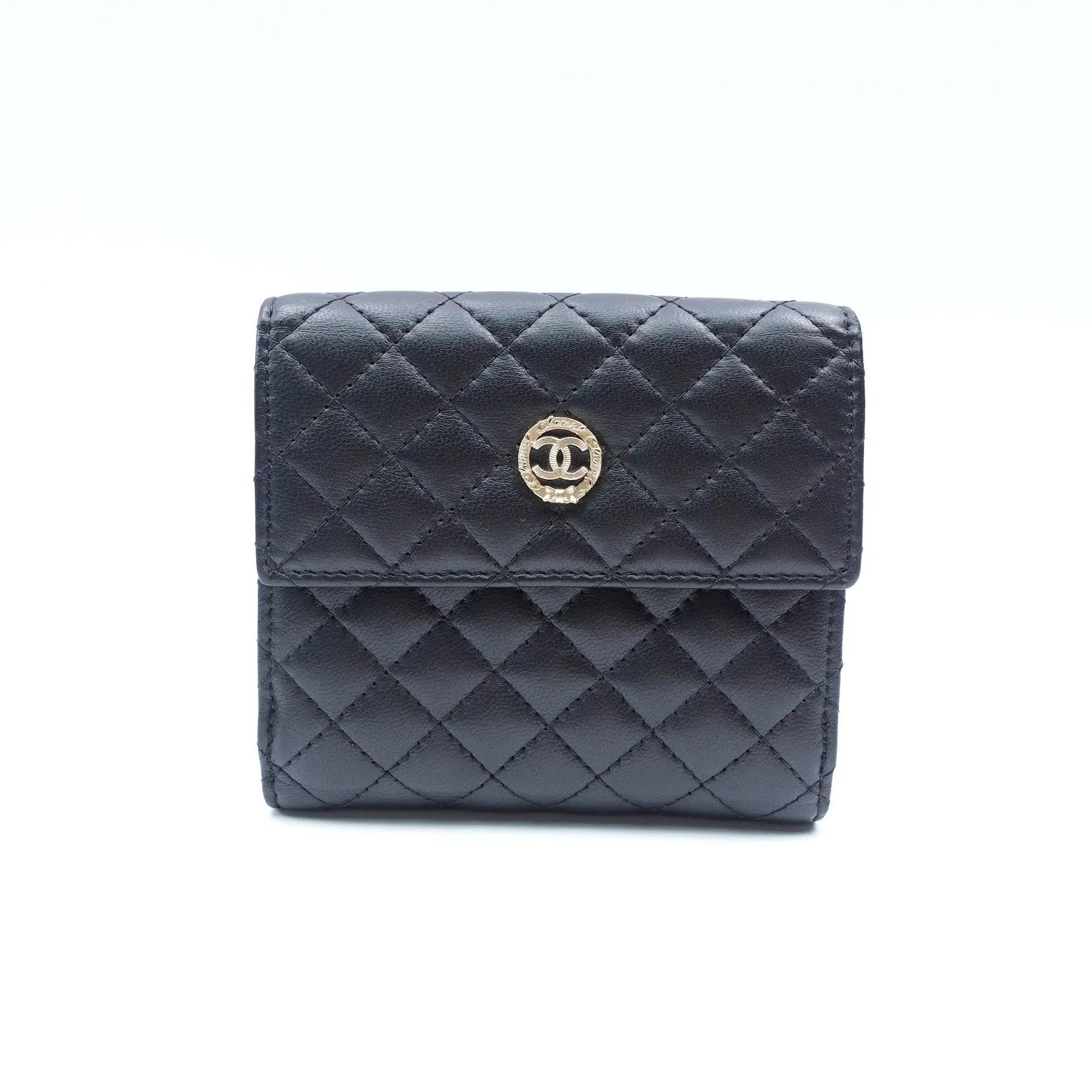 Pre-owned CHANEL quilted leather Compact Wallet Black T10429116