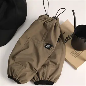 1 pair of new pocket-style arm sleeves, extended household and outdoor work arm sleeves. Simple, stylish and versatile, comfortable for both men and women when working or writing. Suitable for home, office cleaning and kitchen use.