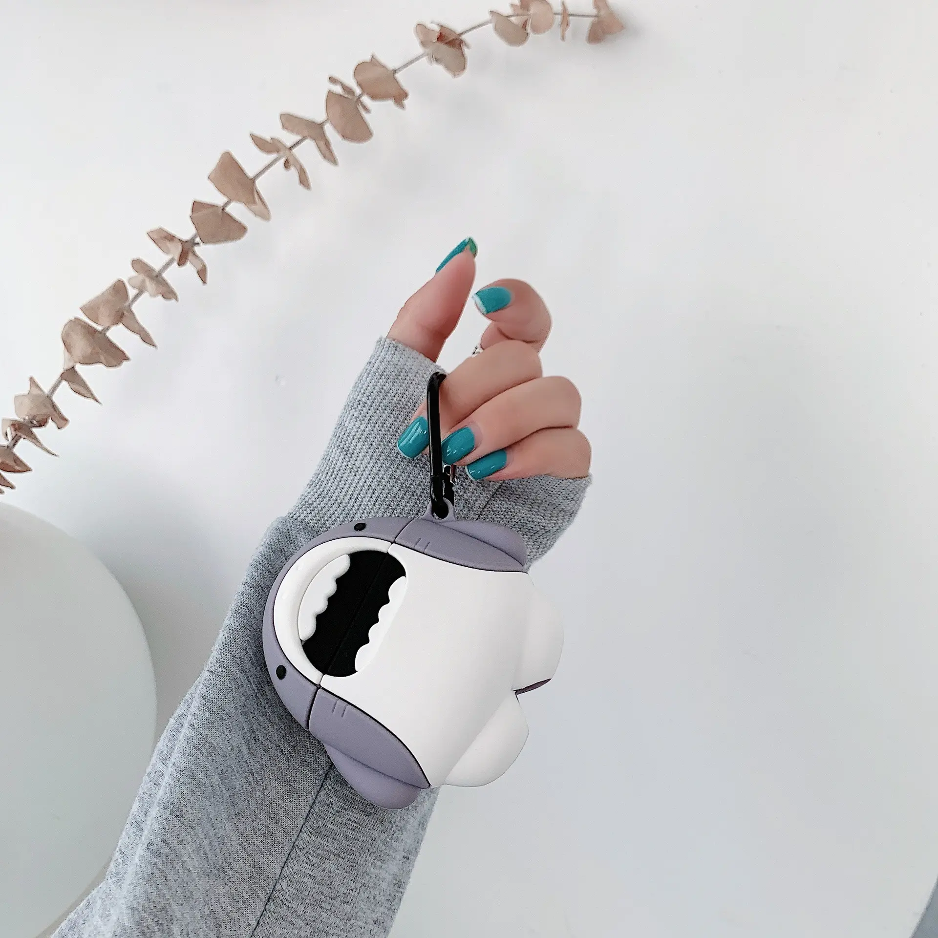 1 shark shaped headphone case, drop resistant and durable silicone Protection headphone case, Apple wireless Bluetooth headphone case, suitable for AirPods 1/2/3/4/pro/pro 2/pro 3, Design Headset, Headphone Accessories