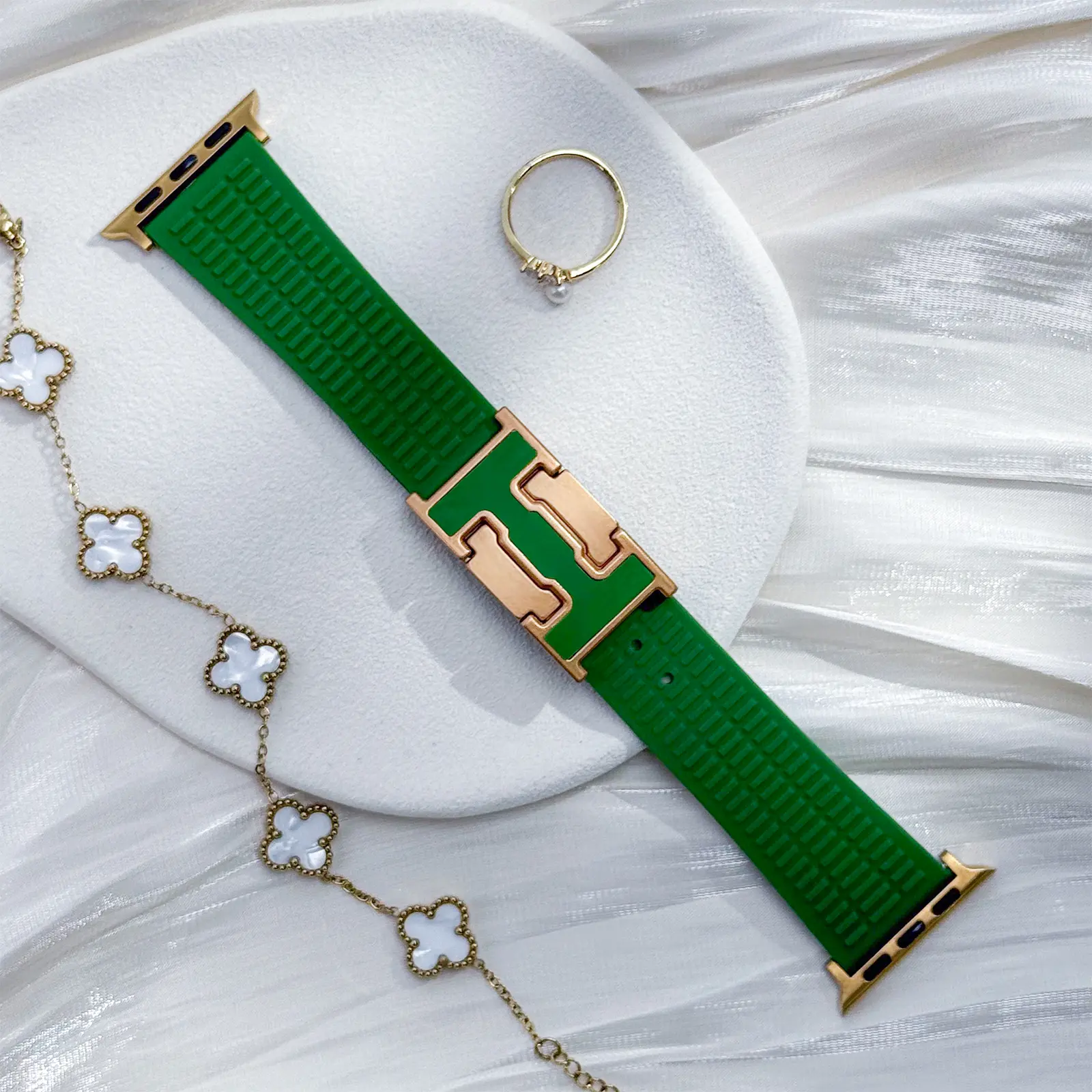 ASTRO ラキ restore Apple Music ヨントントレカ CRAZYGRASS Magnetic Watch Strap Women Silicone Watch Band 38mm