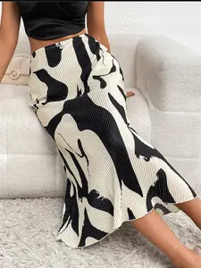 Pleated Black & Off-White Graphic Print Skirt - Falda Plisada Con Estampado Gráfico En Negro & Blanco Hueso