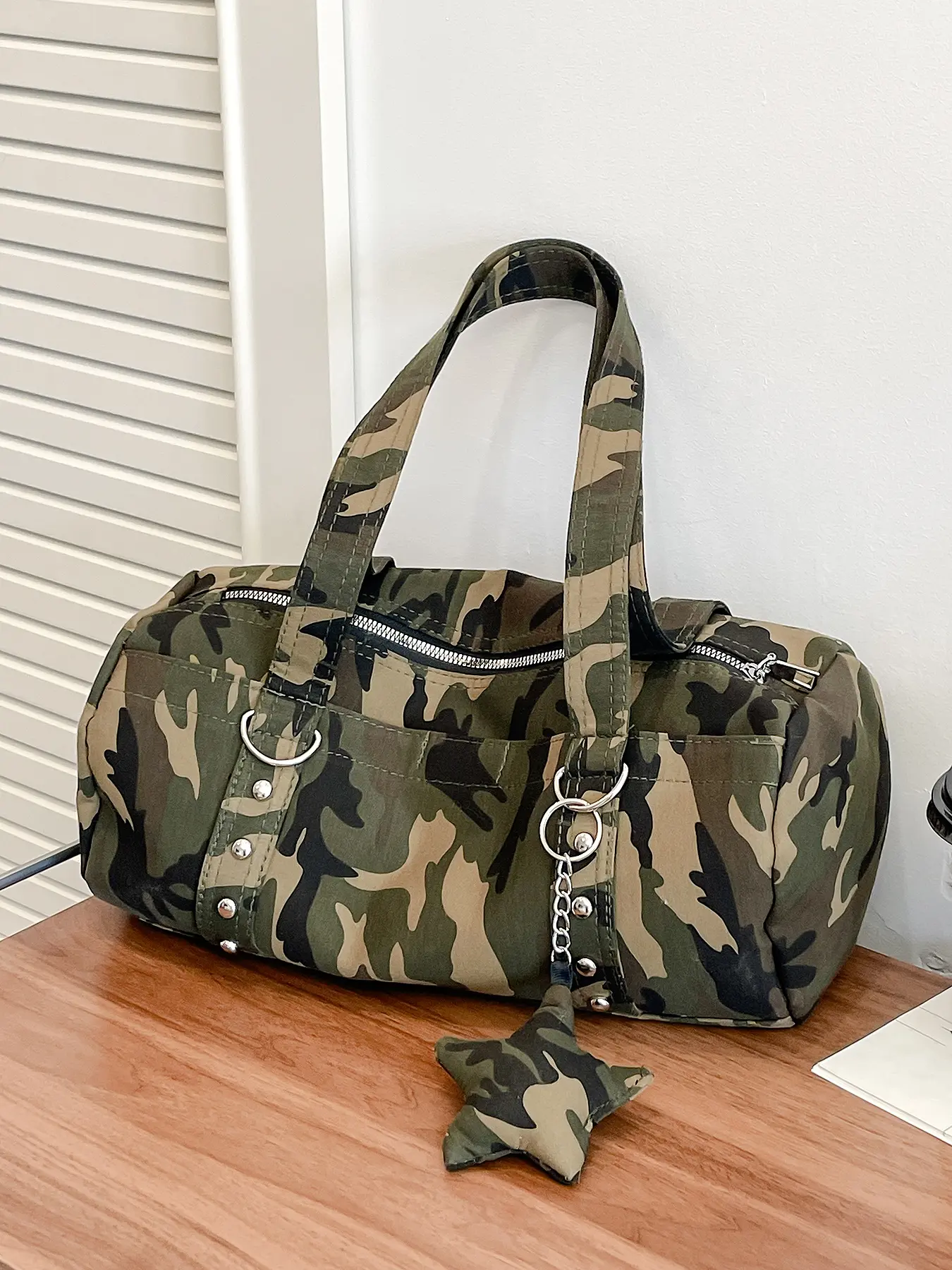 Casual texture large capacity pillow armpit shoulder bag, camouflage leopard print messenger bag, Casual Crossbody Bag, Casual fashion bag, versatile large capacity suitable for parties, street shooting, etc.