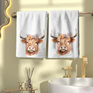 This kitchen towel features a fresh and charming bull's head wreath illustration. It measures 45x66cm and is suitable for home cooking, cleaning, outdoor activities, and as a decorative item for tea parties.