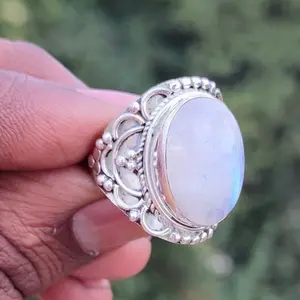 Vintage-Patterned Oval Moonstone Ring - Elegant Engagement & Anniversary Jewelry, June Birthstone | Ideal for Daily Wear & Special Occasions