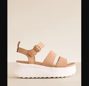 Delray Buckle Classic Platform Sandal Women's - Tan