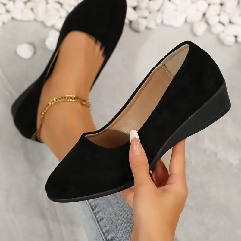 Women's Round-Toe Slip-On Shoes, Lightweight Flat Shoes, Soft Upper with Lightweight Rubber Sole, Comfortable All-Season Casual Shoes for Everyday Wear