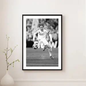 Modric Poster, Luka Modric Printable Poster 2026, Home Decor, Poster Unframed/Framed/Black aluminum framed