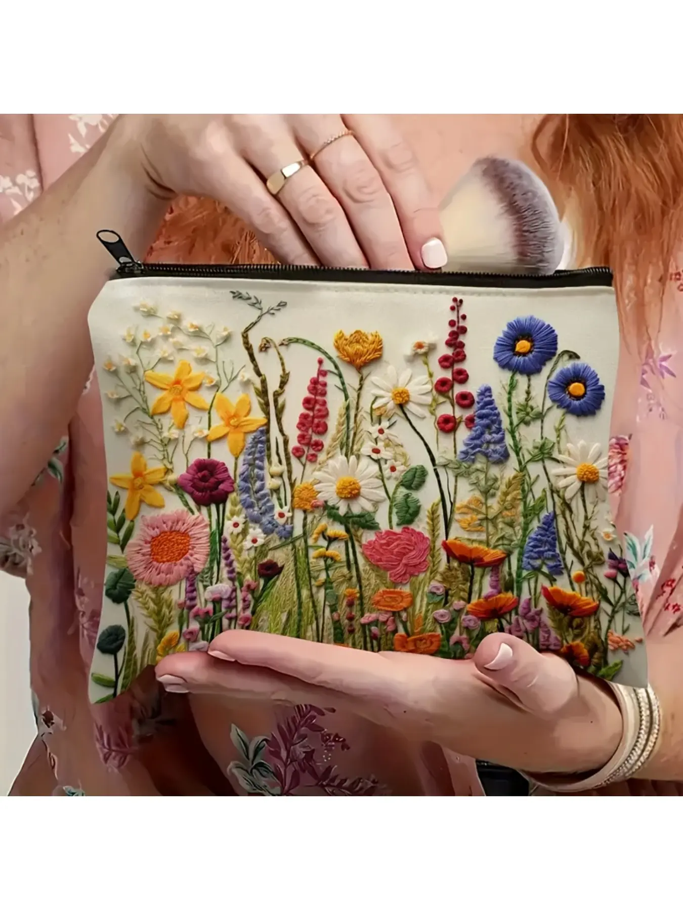 1pc Vintage Floral Cosmetic Bag - Colorful Wildflower Design, Durable Polyester Makeup Pouch with Zipper Closure, Portable Toiletry Bag for Travel, Camping, Gym - Perfect Gift for Women, Mothers, Sisters, Girls