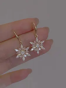 Elegant Snowflake Design Zircon Stud Earrings for Women, Copper Inlaid Floral Pattern, Daily Commute Holiday Party Wear, Stud Earring Jewelry