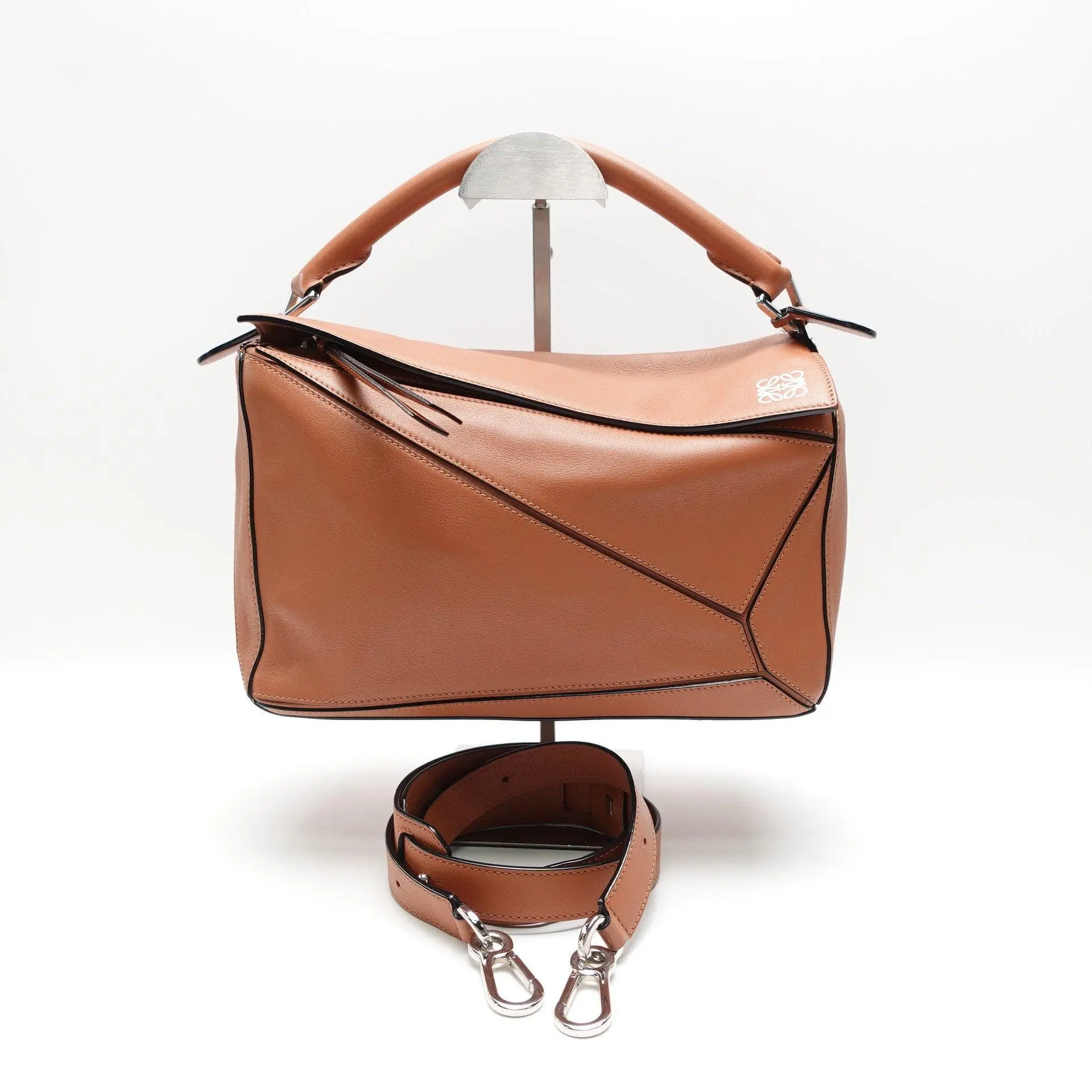 Pre-owned Loewe grained calfskin Shoulder Bag Puzzle Medium Tan T10440824