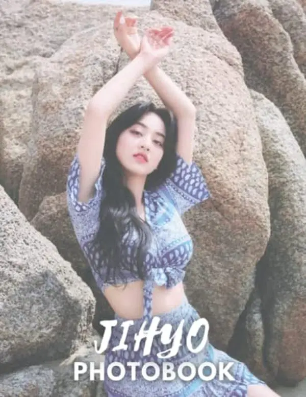 USED Book - Jihyo Photobook: Yes i am Jihyo Photobook 50 High Quality Images of Jihyo by Publishing, Jihyo (Paperback) - english