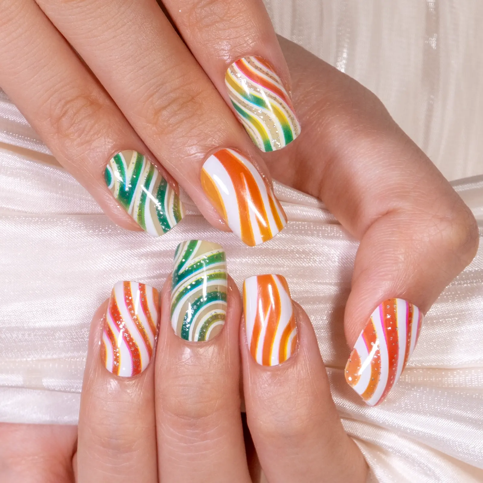 Curvlife medium squoval striped False Nails glitter green glossy shiny Easy Apply Nail Art