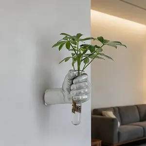 1pc Contemporary Geometric Resin Wall Vase - Hand-Holding Design Wall-Mounted Flower Holder for Fresh Flowers, Modern Home & Hotel Decor, No Electricity Needed, Room Decor Flower Vase, Hotel Decor Accessories, Artistic Floral Decor