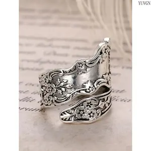 Vintage Leaf Asymmetrical Ring, Boho Spoon Style Fashion Ring for Women, Trendy Retro Leaf Decor Jewelry, Perfect for Daily Casual Party Dating Holiday Wear and Gift Giving