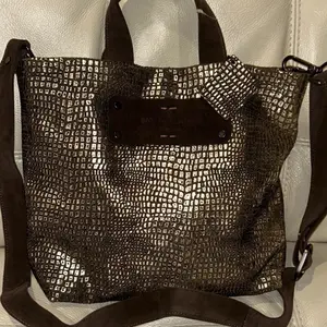 Daniella Lahavi Luxury NWOT Stylish Brown Metallic and Silver Bag retail $485