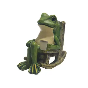 Solar Powered Frog Garden Statue, Frog Sitting on Rocking Chair with Cup Resin Figurine，Mini Fairy Garden Accessories for Patio Yard Lawn Porch, Resin Solar Powered Frog Ornament, Housewarming Mom Gifts