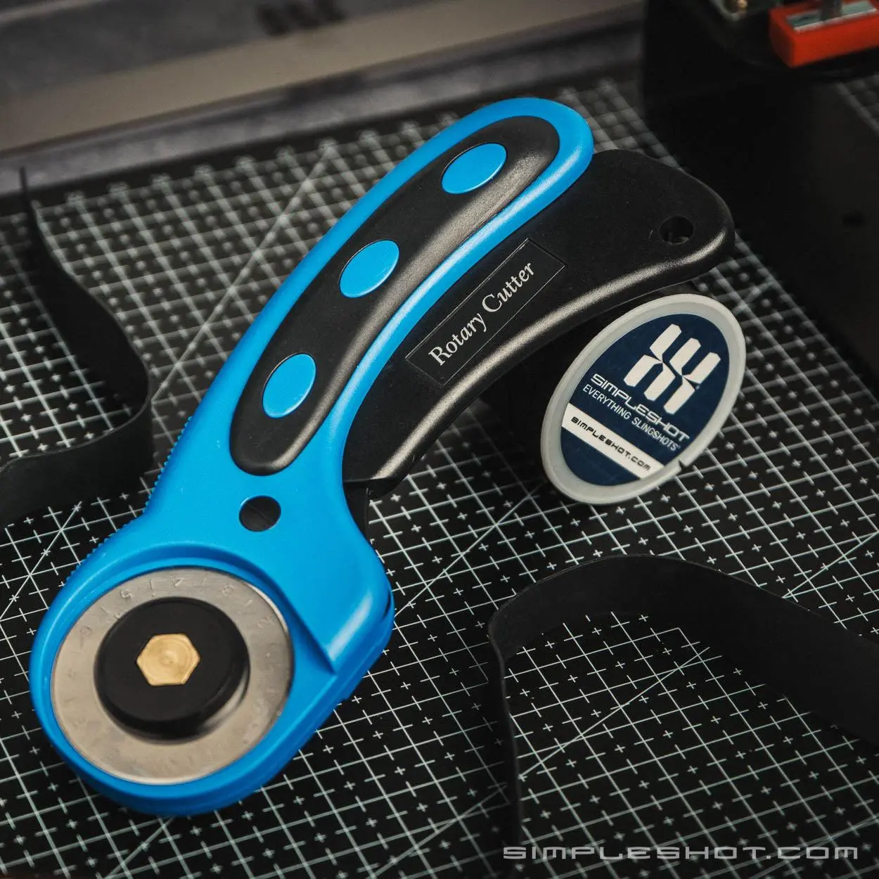45mm Office Roller Cutter, Anti-Slip Grip, Curved Ergonomic Design, Self-Retracting Blade, Squeeze-Trigger Activation, Safety Lock, Precision Cut Office Cutting Supply for Sewing Supplies Crafts Enthusiasts