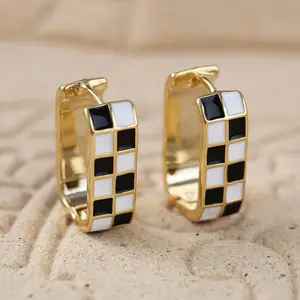 Checkerboard Pattern Earrings Oil-dripping Decor Clip Earrings for Women & Girls Elegant Stackable Hoop Earrings for Daily Date Wear, Birthday Anniversary Valentine's Day gift