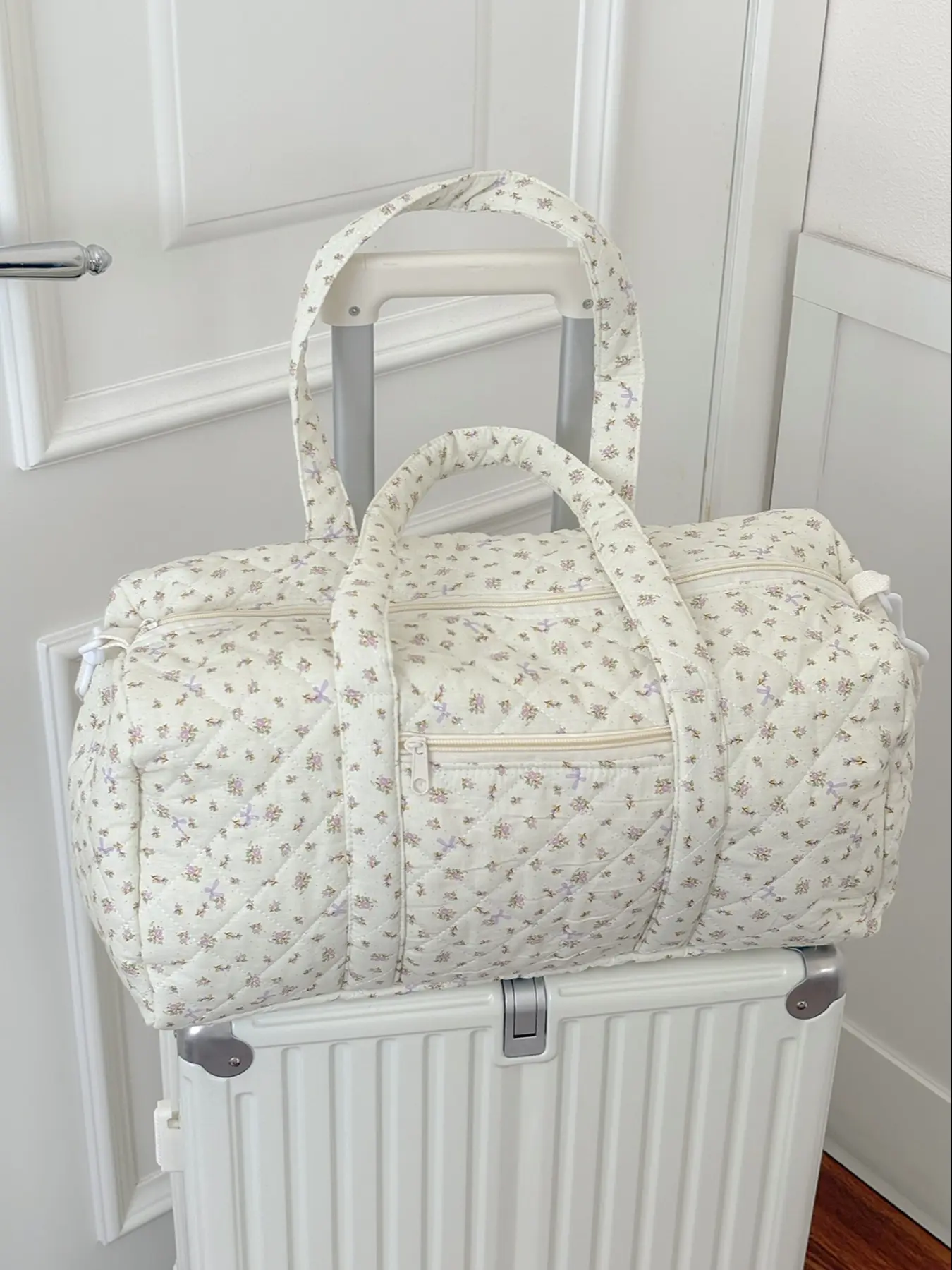 Small Floral Boston Bag, Travel Bag, Christmas Gift, Large-Capacity Multifunctional Travel Friendly Design Cute Mini Ruffle Handbag, Traveling Bag, Luggage, Travel Duffel, Travel Duffel Bags, Travel Essentials Bag