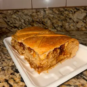 2 chunky pieces of semita cake and 2 cookie’s or 4 pieces of semita you choices the flavors of cookies as your preference Dessert