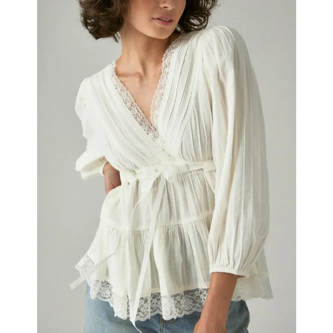 Women's Lace Patchwork Fall Tops Fashionable Solid Color Long Sleeve V Neck Ruffle Hem Shirts
