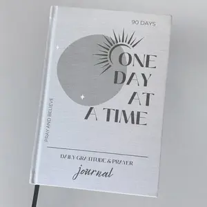 One Day At A Time 90 Days Daily Gratitude & Prayer Journal