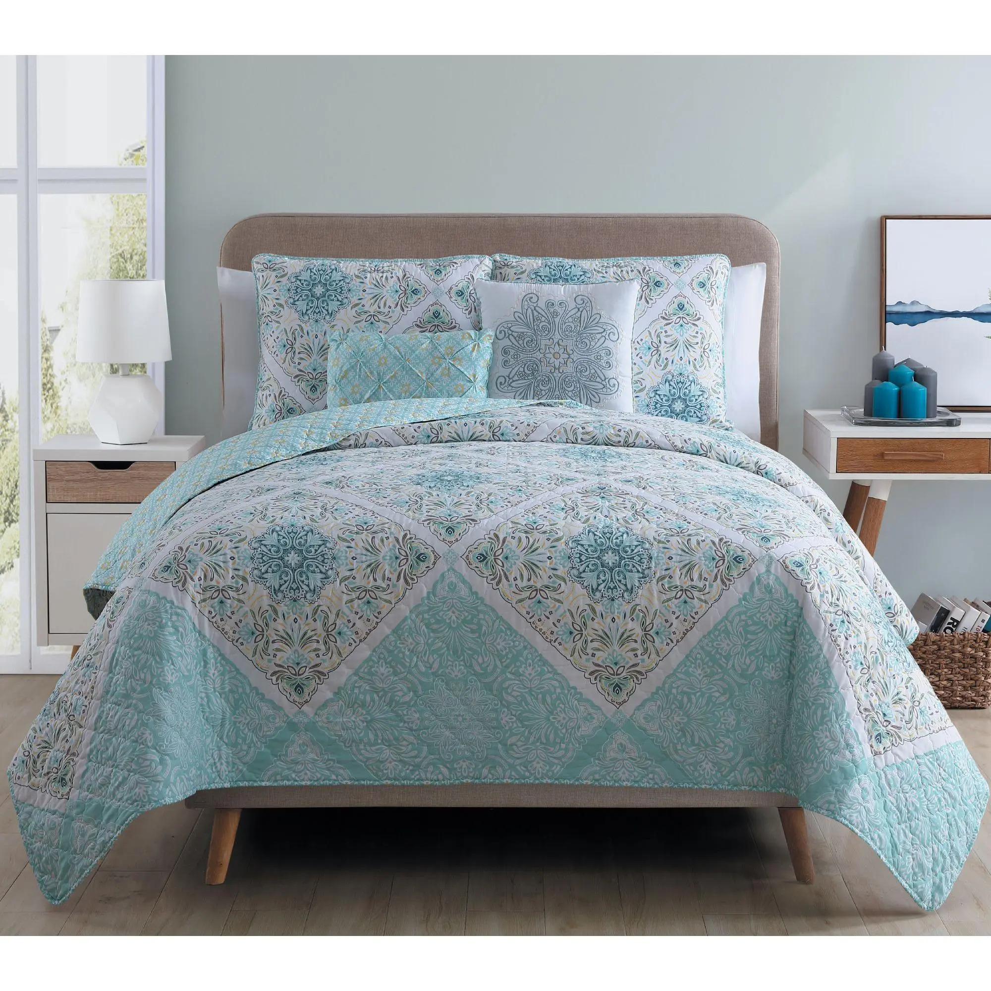 VCNY Home Windsor Reversible Medallion Quilt Set, Queen VCNY Home Windsor Reversible Medallion Quilt Set, Queen
