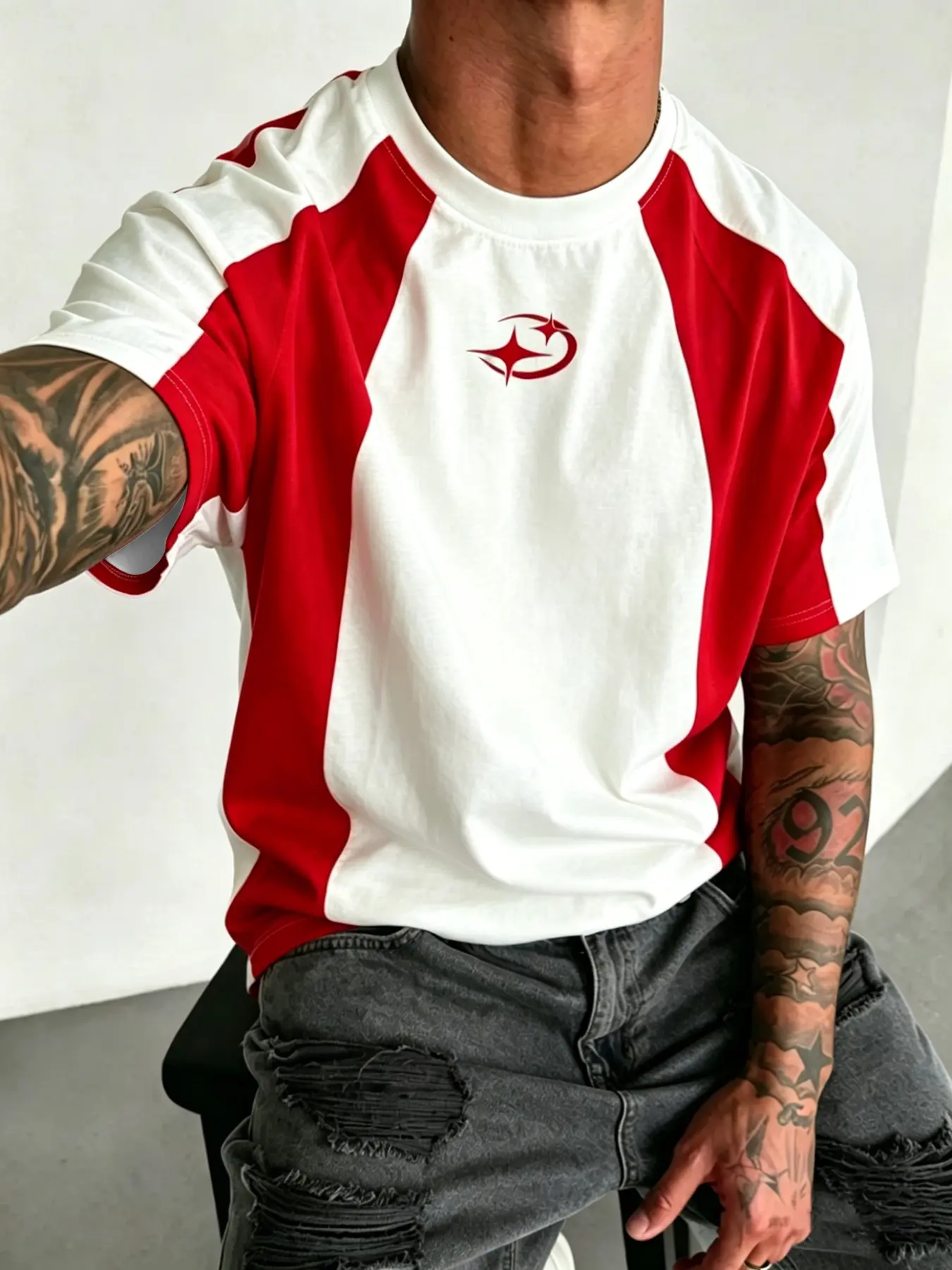 Men's short-sleeved shirt, Athletic clothes, red and white, made of lightweight 100% polyester Solona fabric, durable and colorfast, jersey style, Casual Sporty Design, suitable for sports, everyday wear, Casual Sportswear