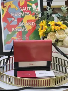 Pre-owned salvatoreferragamo Leather Messenger Bags Preloved Ferragamo Bag 20x16cm 11362