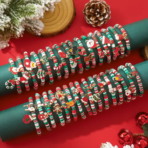10-Piece Bohemian-Style Women's Bracelet Set Christmas Tree Antler Bead Decorations Stretchable Multi-Layer Colorful Beaded Bracelets with Pendants New Year Party Gift Perfect for Young Women's Christmas Activities Hand Chains
