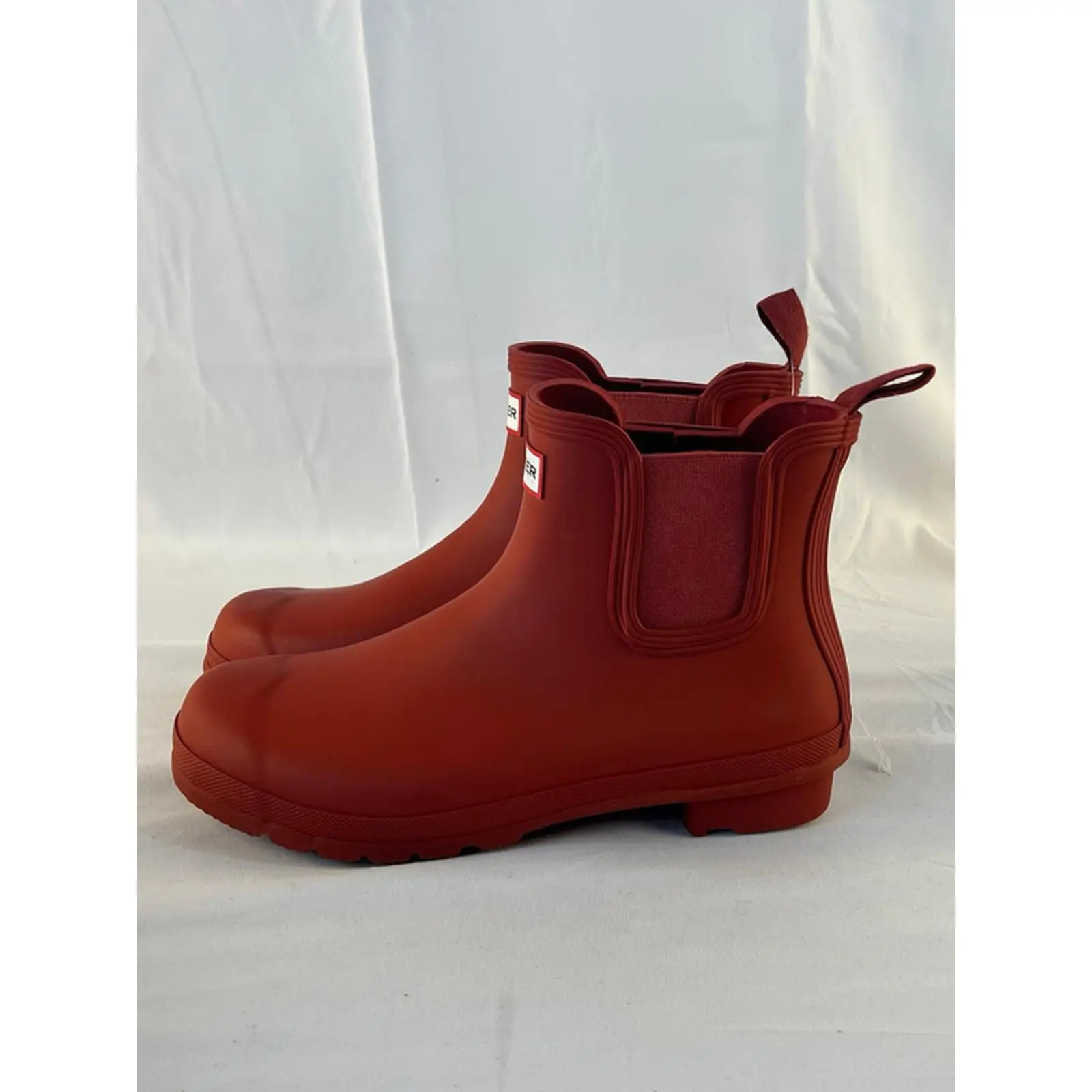 Hunter Chelsea Boot, Size 8 - Red, Comfortable and Stylish Design, Perfect for Everyday Wear