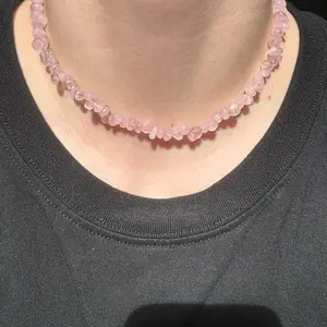 ELASTIC ROSE QUARTZ GEMSTONE CHOKER!