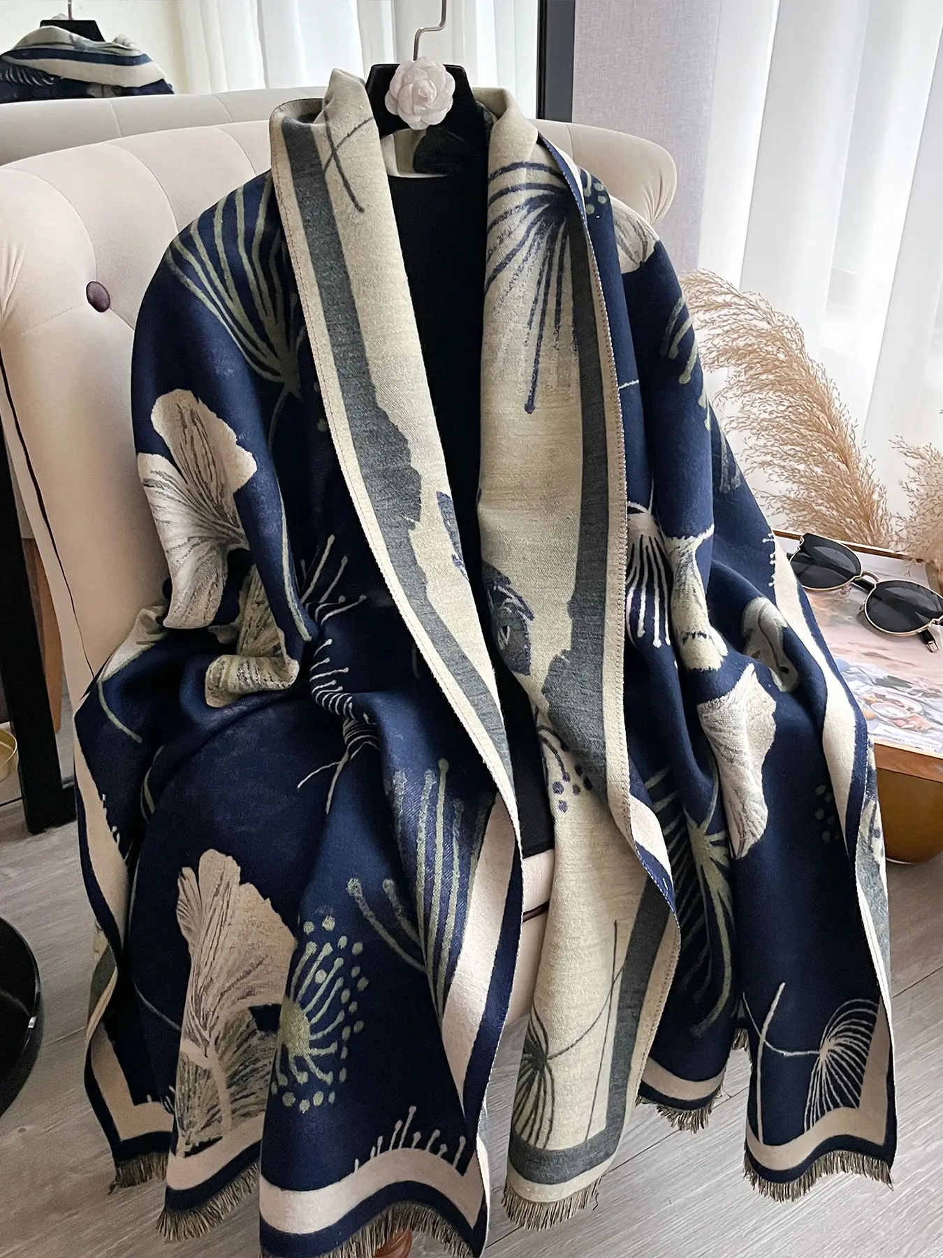 Women's Elegant Autumn Winter Leaf Print Scarf, Fitted Fashion Shawl Wrap for Daily Use, Perfect Birthday Gift, Stylish and Warm