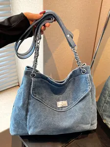 Retro denim splicing chain shoulder bag, old washing process, fashionable and casual, versatile and multi-color optional, a must-have fashion item for trendy street, suitable for daily commuting, shopping, etc. Denim Shoulder Purse Denim Crossbody Bags