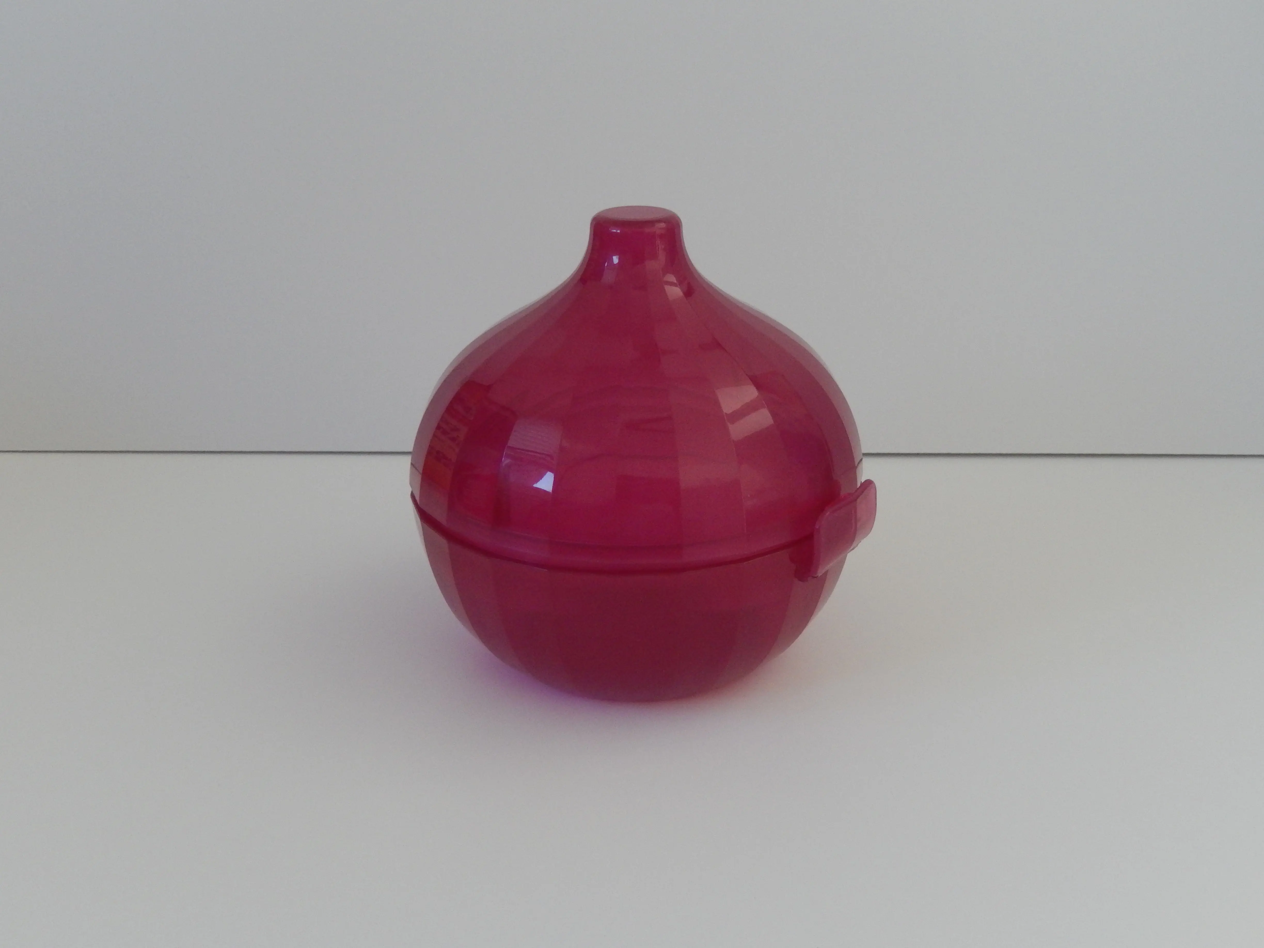 Tupperware Onion Keeper Purple Color