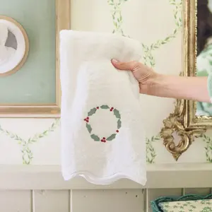 Wreath Scallop Hand Towels (pair)