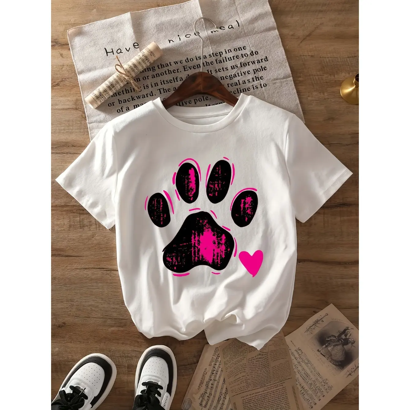 Men's Animal Paw Prints Graphic T-Shirt - Short Sleeve Crew Neck Regular Fit Casual Wear |   Soft & Breathable Fabric, Durable Print, Everyday Comfort, Machine Washable, Casual Spring and Summer