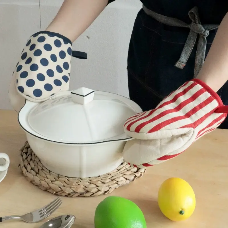 Cotton Microwave Oven Gloves Thickened Polka Dot Anti-Scalding Household Insulation High Temperature Resistant Bakeware