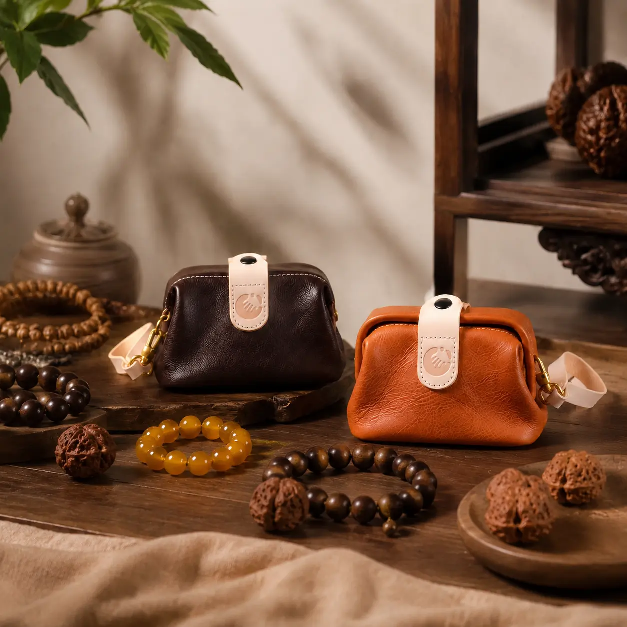 CHI Vintage Kiss Lock Vegetable Tanned Leather Wenwan Storage Pouch, Patina Develops With Use, Large Capacity Holds 40mm Walnuts & 8 Bracelets, Mini Portable Bead Jewelry Case