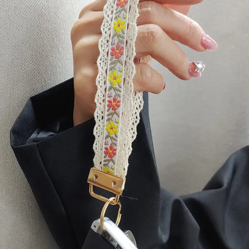 Women's Boho Ethnic Floral Pattern Keychain Cord, Zinc Alloy Lace Embroidered Heart Design, Universal Phone Strap & Bag Charm Accessory, Keychain for Bags, Keychain for Purse
