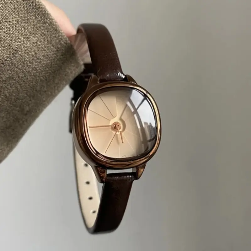 Vintage Small Dial Women's Quartz Watch, Simple Design, Versatile Leather Strap, Stylish Watch, Round Dial Analog, Modern Fashion Timepiece for All Seasons