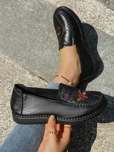Mom Shoes Women Spring Fall New Soft Sole Anti-Slip Single Shoe, Comfortable Breathable Slip-On Leather Shoe for Middle Aged Adults Walking Shoes