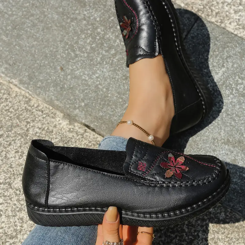 Women's PU Leather Slip-On Loafers, Soft Sole Anti-Slip Breathable Flats Shoes for Middle-Aged Women, Casual Footwear for Spring and Fall