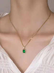 French Simple Emerald Pendant Necklace for Women, Unique Design Light Luxury High-End Clavicle Chain Jewelry, Elegant Accessory