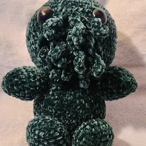 Crochet CthUwU, Cthulhu Plushie, tentacle stuffie, emotional support demon, eldrich horror